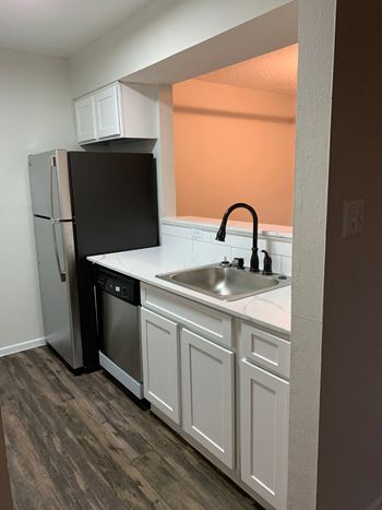 Upgraded Bathroom Northwest Austin Apartments
